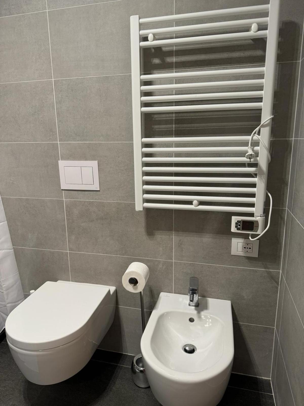 Nice Apartment Near Rho-Fiera Milano Pero Bagian luar foto